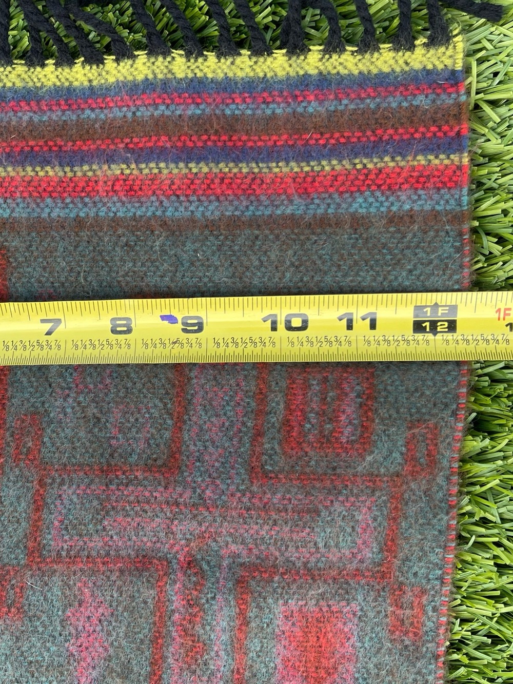 Cashmere Aztec Pattern Scarf - Multicolor - Picture 4 of 4